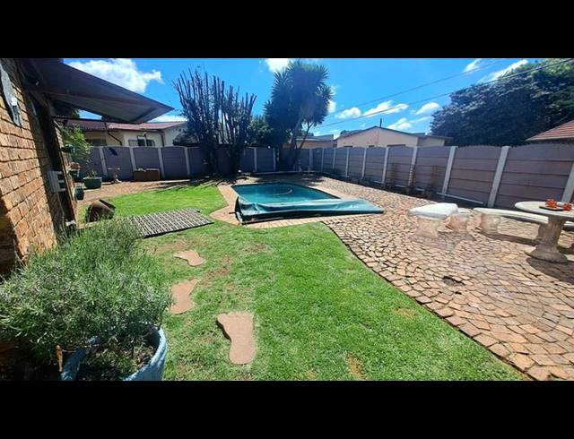 4 BEDROOM HOUSE FOR SALE IN VAN DYK PARK
